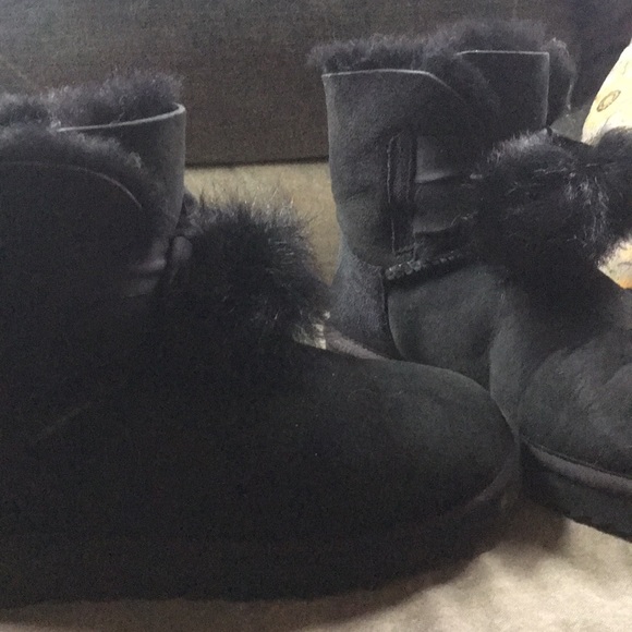 UGG black short inside fluffy ❣️Pom Poms . - Picture 4 of 5